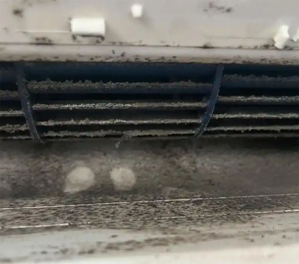 信丰空调吹的风有股烧焦味是怎么回事